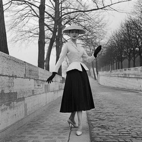 christian dior modele depose|1947 christian dior new look.